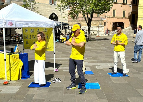 Image for article Italia: Memperkenalkan Falun Dafa di Kota Pesisir Ancona