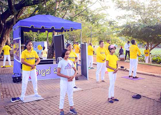 Image for article Sri Lanka: Merayakan Hari Falun Dafa Sedunia dan Memperkenalkan Latihan ini kepada Masyarakat