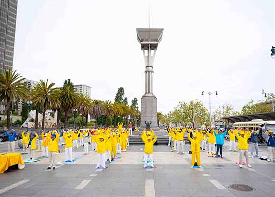 Image for article San Francisco, California: Praktisi Menampilkan Keindahan Falun Dafa Melalui Perayaan Hari Falun Dafa Sedunia