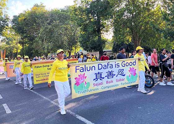 Image for article Indonesia: Praktisi di Bali Mengadakan Pawai untuk Merayakan Hari Falun Dafa Sedunia