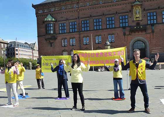 Image for article Kopenhagen, Denmark: Praktisi Falun Dafa Merayakan Hari Falun Dafa Sedunia