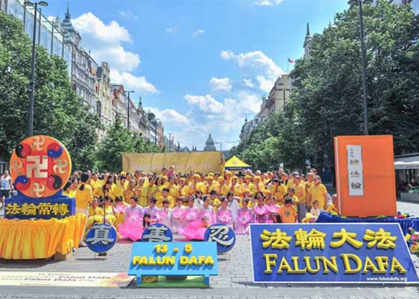 Image for article Republik Ceko: Perayaan Hari Falun Dafa Sedunia di Praha