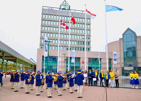 Image for article Barrie, Kanada: Upacara Pengibaran Bendera untuk Menghormati Hari Falun Dafa Sedunia