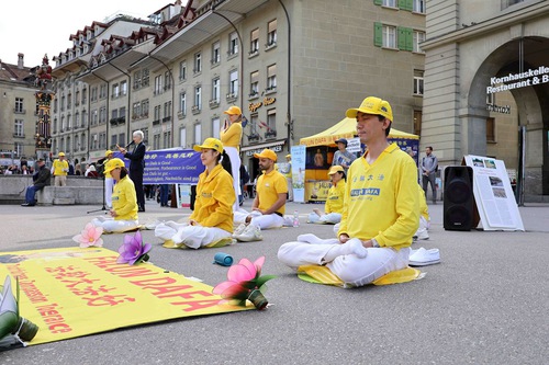 Image for article Bern, Swiss: Swiss Menyatakan Dukungan terhadap Falun Gong Ketika Peringatan Permohonan Damai 25 April