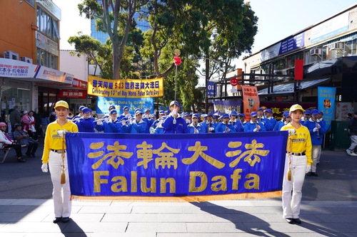 Image for article Melbourne, Australia: Anggota Dewan Memberikan Ucapan Selamat Merayakan Hari Falun Dafa