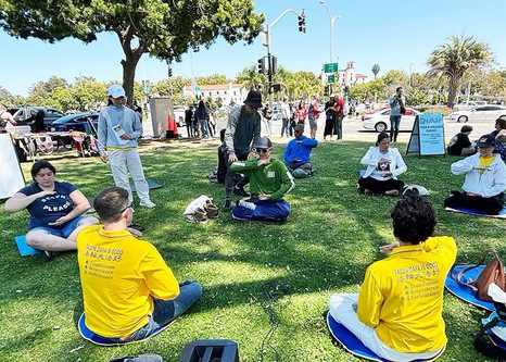 Image for article California: Mengajar Falun Gong di Pameran Hari Bumi UCA di San Diego