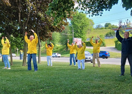 Image for article Kota Dnipro, Ukraina: Praktisi Merayakan Hari Falun Dafa Sedunia