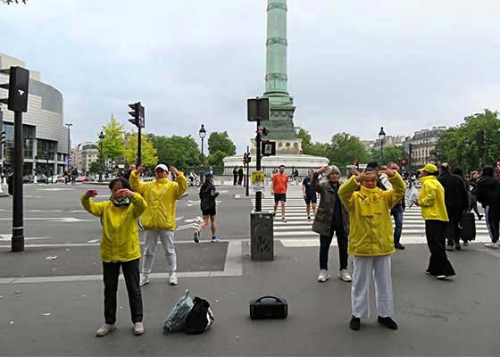 Image for article Prancis: Warga Paris Menyambut Kegiatan Falun Dafa di Place de Bastille