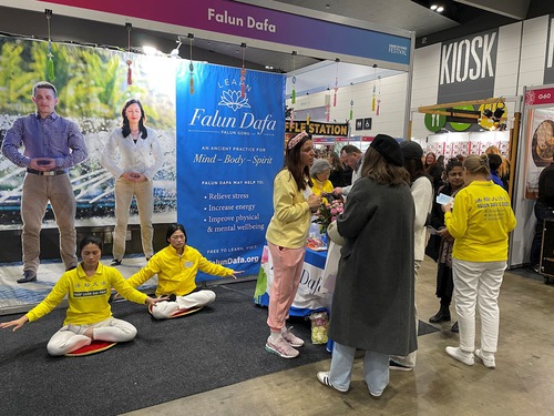 Image for article Australia: Pengunjung Festival Kesehatan Tertarik pada “Rahasia Kedamaian Batin” Falun Dafa