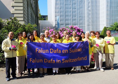 Image for article Swiss: Praktisi Merayakan Hari Falun Dafa Sedunia di Jenewa