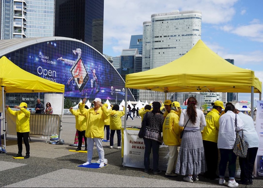 Image for article Paris: Praktisi Falun Gong Mengungkap Kejahatan Genosida yang Dilakukan PKT Selama Acara di La Défense