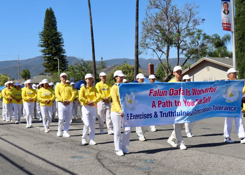 Image for article California: Falun Dafa Disambut di Parade Hari Kemerdekaan Corona