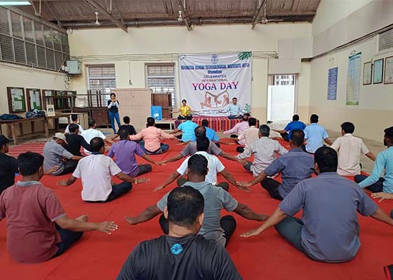 Image for article India: Memperkenalkan Falun Dafa di Berbagai Kota pada Hari Yoga Internasional