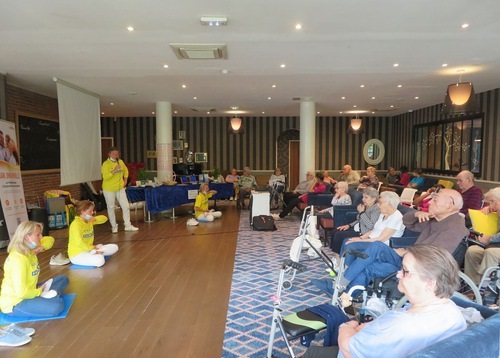 Image for article Memperkenalkan Falun Dafa ke Panti Jompo di Drancy, Perancis