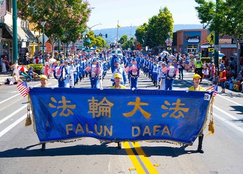 Image for article San Francisco: Falun Dafa Memancarkan Kebaikan dalam Dua Parade Hari Kemerdekaan