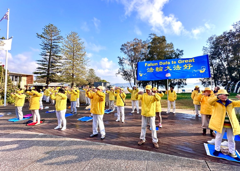 Image for article Sydney, Australia: Peserta Lomba City2Surf Mempelajari Informasi Tentang Falun Dafa