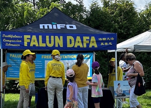 Image for article Ottawa, Kanada: Orang-orang Belajar Tentang Falun Dafa di Festival Multikultural