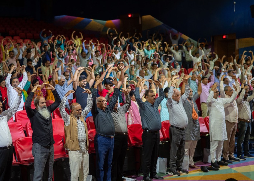 Image for article Surat, India: 400 Orang Menghadiri Simposium Falun Dafa, Tokoh Masyarakat Menyuarakan Dukungan bagi Praktisi