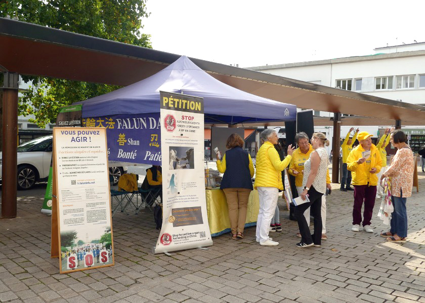 Image for article Prancis: Memperkenalkan Falun Dafa di Lorient