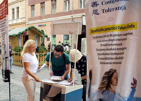 Image for article Rumania: Orang-orang di Dua Kota Belajar Tentang Falun Dafa