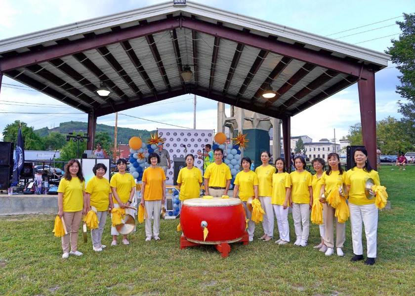 Image for article Falun Dafa Disambut pada “Malam Nasional Melawan Kejahatan” di Upstate New York