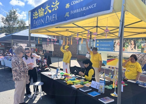 Image for article Massachusetts, AS: Memperkenalkan Falun Dafa di Festival Hari Methuen