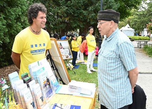 Image for article Kanada: Falun Dafa Terhubung dengan Masyarakat di Victoriaville Peace Festival