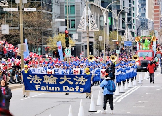 Image for article Kanada: Tian Guo Marching Band Disambut dalam Parade Natal Montreal