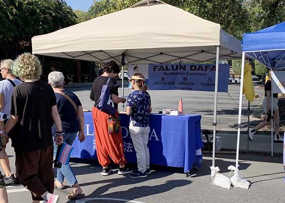 Image for article Arkansas, AS: Memperkenalkan Falun Dafa di Perayaan Panen Musim Gugur