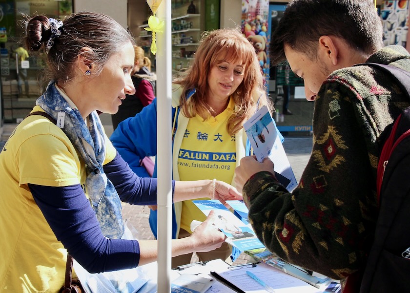 Image for article Plovdiv, Bulgaria: Orang-orang Belajar tentang Falun Dafa