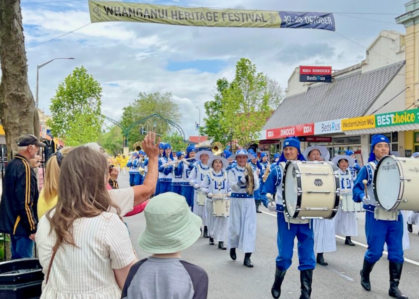 Image for article Selandia Baru: Memperkenalkan Falun Dafa di Festival Warisan Budaya di Whanganui