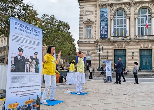 Image for article Montpellier, Prancis: Kegiatan Hari Informasi Meningkatkan Kesadaran akan Penganiayaan yang Dilakukan oleh Rezim Tiongkok