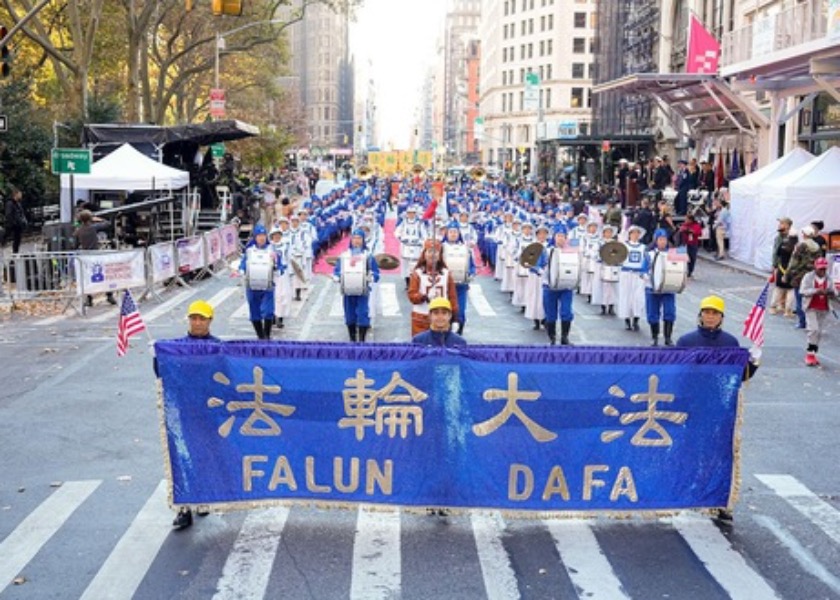 Image for article Manhattan, New York: Orang-orang Memuji Falun Dafa Selama Parade Hari Veteran Terbesar