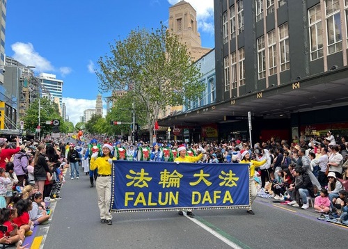 Image for article Selandia Baru: Falun Dafa Disambut di Empat Parade Natal