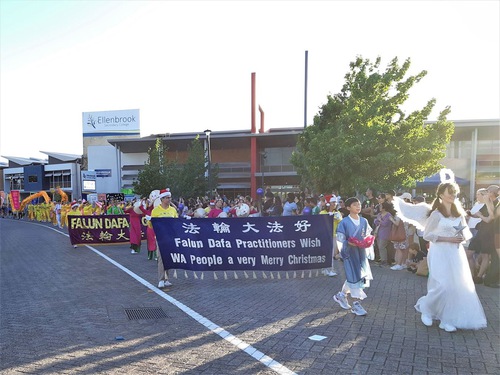 Image for article Perth, Australia: Kelompok Falun Dafa Tampil di Parade Natal