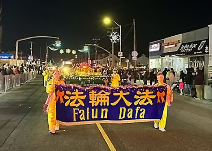 Image for article New York: Falun Dafa Dipuji di Electric Light Parade di Long Beach