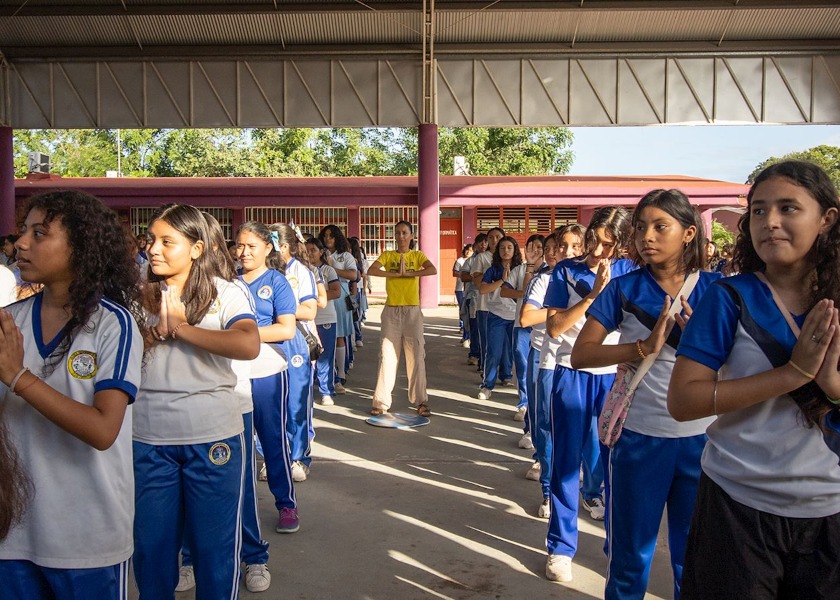 Image for article Meksiko: Lebih dari Enam Ratus Guru dan Siswa Mempelajari Latihan Falun Dafa