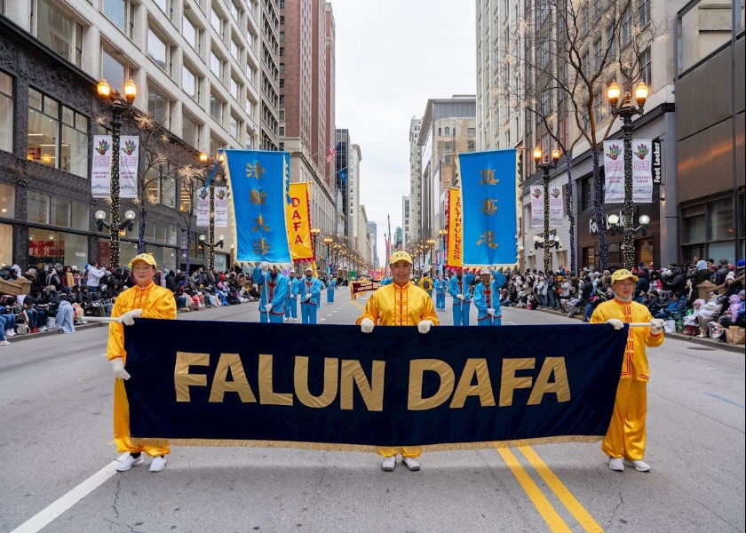 Image for article Chicago, AS: Praktisi Falun Dafa Disambut dalam Parade Thanksgiving