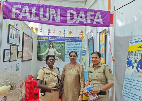 Image for article India: Falun Dafa Diperkenalkan di Dua Festival Buku Internasional