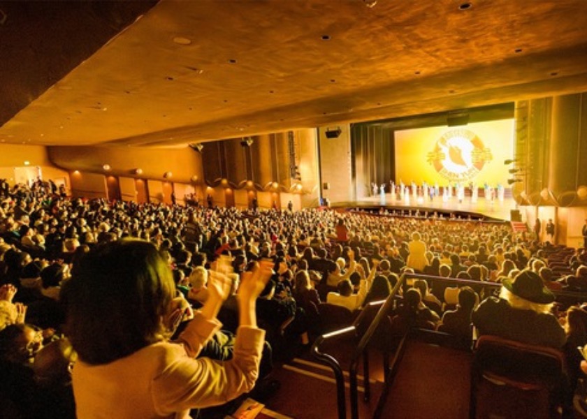 Image for article Penonton Teater Amerika Menyambut Tahun 2025 dengan Program Baru Shen Yun