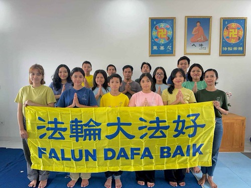 Image for article Praktisi muda Memperkenalkan Falun Dafa di Ubud, Bali