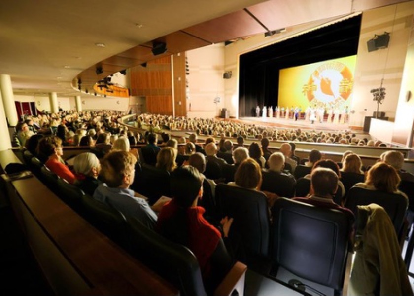 Image for article Shen Yun Melanjutkan Tur Tiga Benua: “Keanggunan, Ketenangan, dan Kekuatan”
