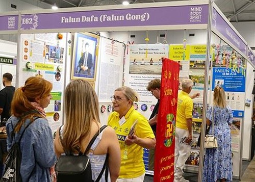 Image for article Brisbane, Australia: Memperkenalkan Falun Dafa di Festival Pikiran, Tubuh, dan Jiwa