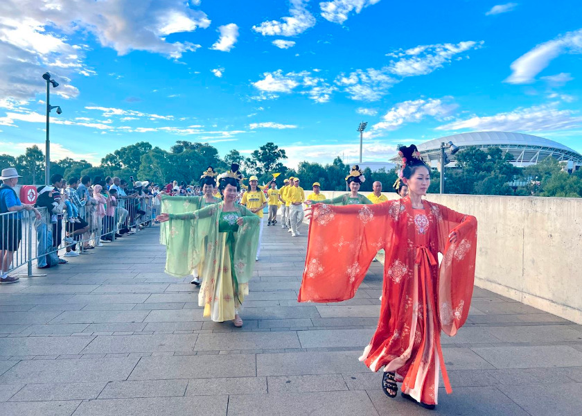 Image for article Adelaide, Australia: Kelompok Falun Dafa Menyampaikan Kedamaian dan Keindahan Batin dalam Parade Hari Australia