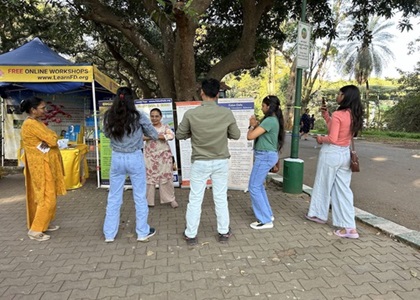 Image for article India: Orang-orang Mempelajari Falun Dafa di Pameran Bunga Lalbagh di Bengaluru