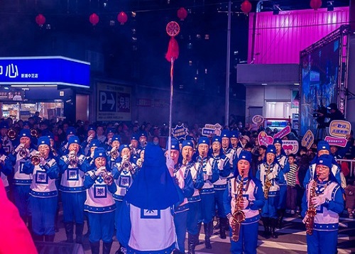 Image for article Taiwan: Tian Guo Marching Band Disambut dalam Parade Lentera