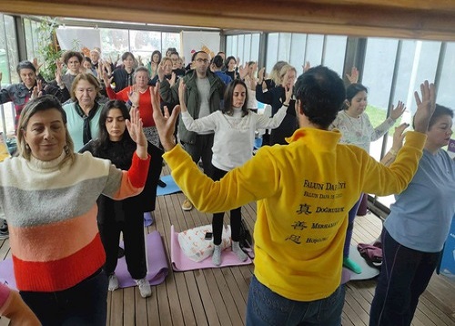 Image for article Turki: Memperkenalkan Falun Dafa di Ecological Life Center