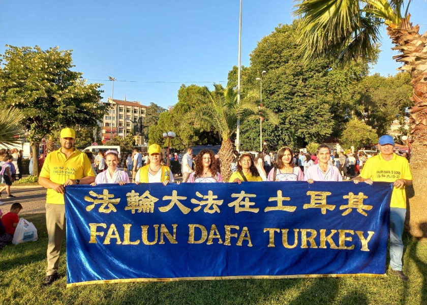 Image for article Praktisi Falun Dafa di Turki: Zhuan Falun adalah Hadiah yang Tak Ternilai