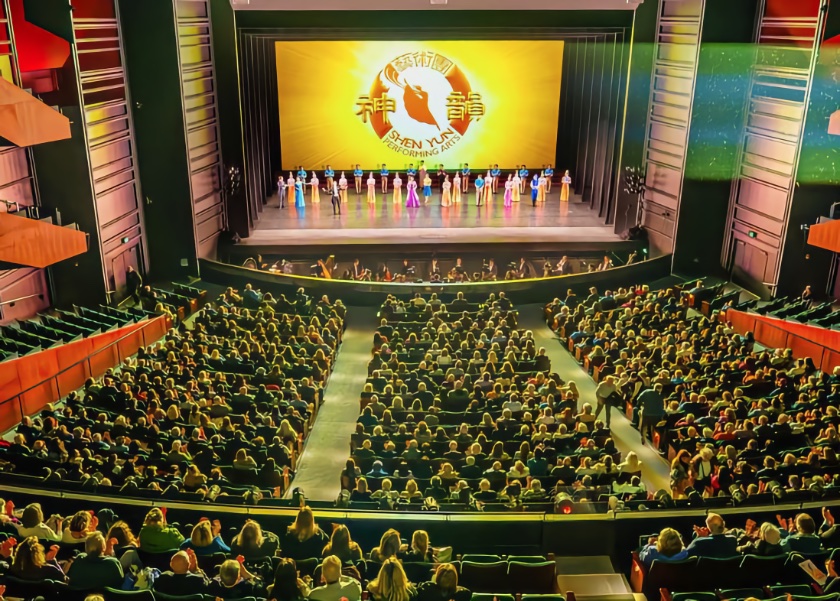 Image for article Warga Negara Tiongkok Menonton Shen Yun di Berbagai Negara: “Cara yang Sangat Baik untuk Memahami Tiongkok”