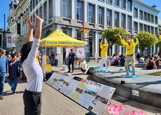Image for article Belgia: Warga Antwerp Mempelajari Informasi Tentang Falun Gong dan Mengecam Penganiayaan